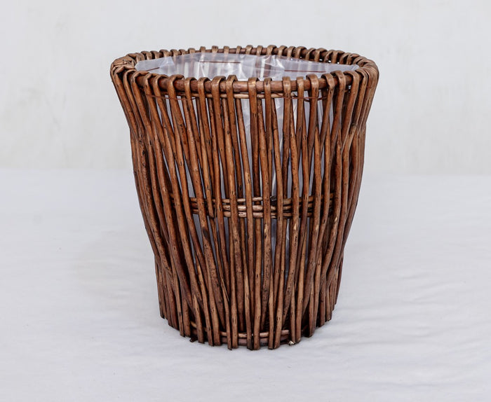 Cesta tejida de mimbre