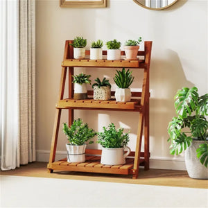 Estante escalera de madera de acacia en sala de estar con plantas